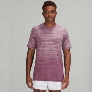 Men’s Lululemon Metal Vent Tech Short
Sleeve Shirt 2.0 purple large tee EUC
